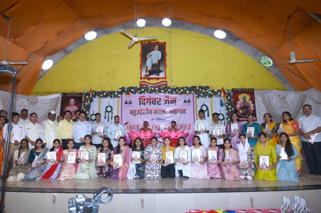 Munishri Astikya Sagar : आई-वडिलांची लाज राखा, तुमचे भविष्य उज्ज्वल : मुनिश्री आस्तिक्य सागर