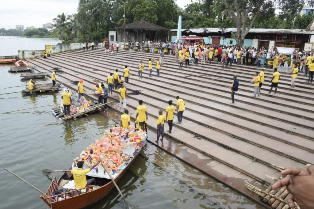 ‘Ganesha Bappa Moriya…!’ : जळगावात ‘गणपती बाप्पा मोरया…पुढच्या वर्षी लवकर या…!’चा जयघोष दणाणला