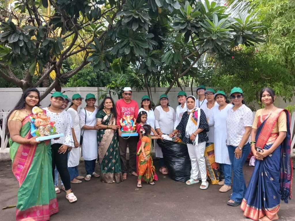 Collection Of Waste Materials : पर्यावरण संरक्षणासाठी नारीशक्तीतर्फे निर्माल्य संकलन