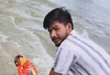 Heart-Wrenching : हृदयद्रावक : विसर्जनावेळी आईसह बहिणीच्या डोळ्यादेखत तरुण वाहून गेला