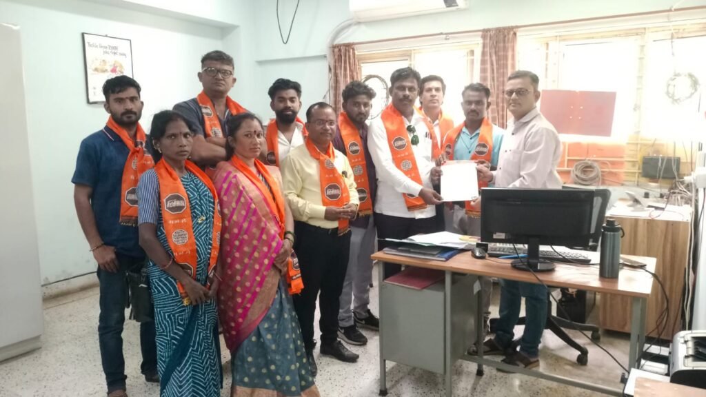 ‘Marathi’ Should Be ‘English’.शासकीय पत्रव्यवहारात ‘इंग्रजी’ऐवजी ‘मराठी’च हवी