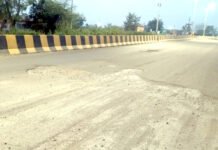 Empire of the Pits ; पहूर-शेंदुर्णी मार्गावर खड्ड्यांचे साम्राज्य