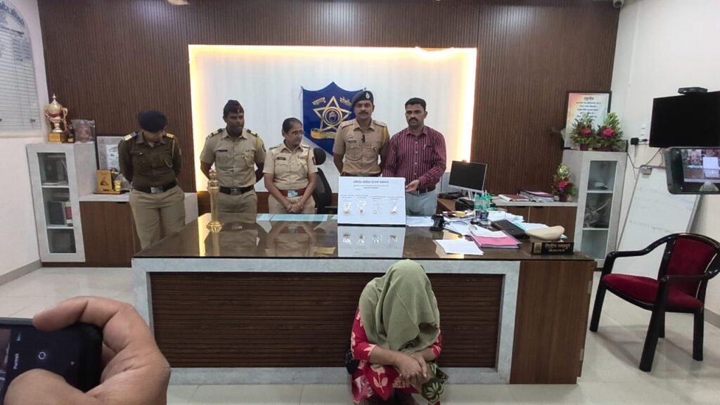 ‘Lady Snatcher’ : सोन्याच्या दुकानातून अंगठ्या लांबविणारी ‘लेडी स्नॅचर’ला अटक