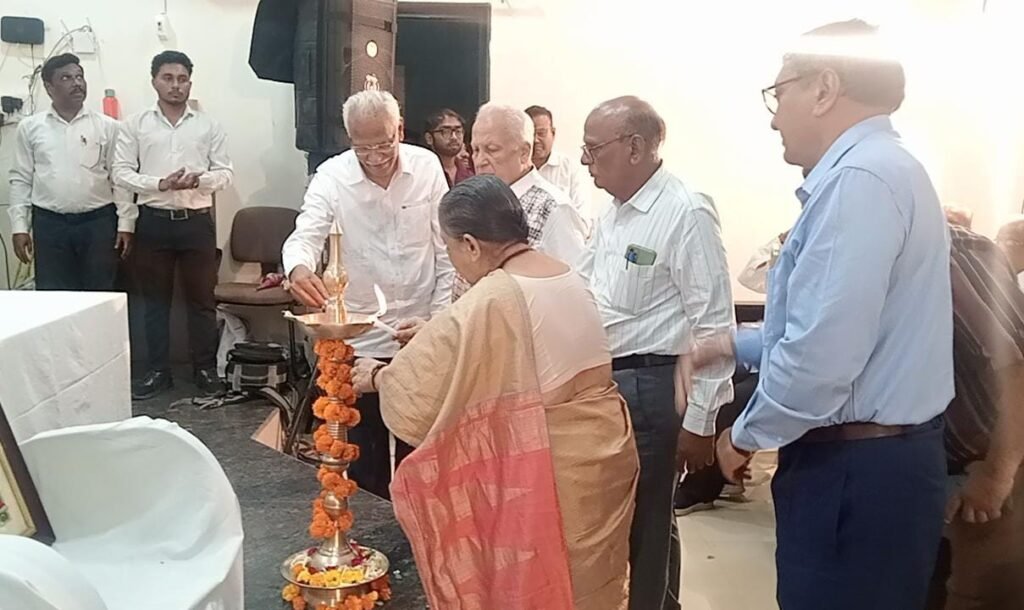 The World Faces A Major : सोशल मीडियातील खोट्या माहितीमुळे जगाला मोठा धोका : माजी खा. कुमार केतकर