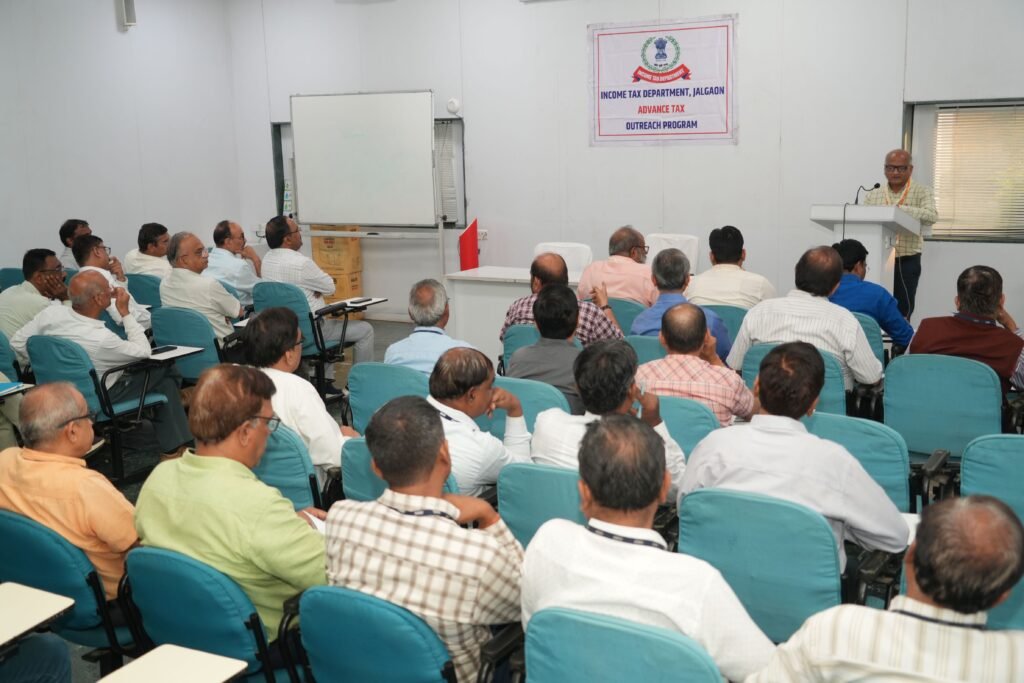 Jain Irrigation Employees : जैन इरिगेशनच्या सहकाऱ्यांमध्ये आयकर भरण्याविषयी जागरूकता