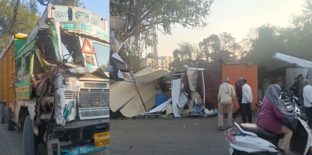 Malkapur; Speeding truck loses control in Malkapur