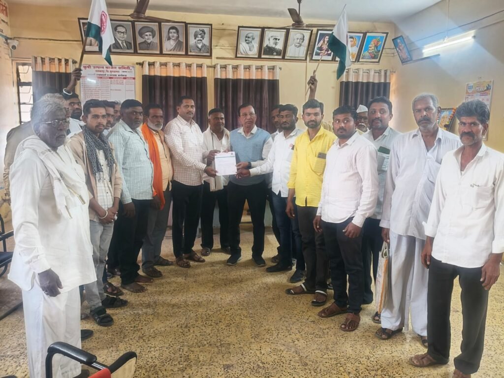 Malkapur: Swabhimani's attack on farmers' loot