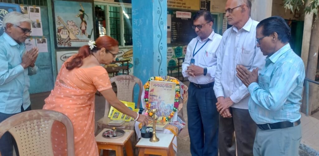 Faizpur : कुसुमताई विद्यालयात गीता जयंती निमित्त भाषण स्पर्धा Speech competition on the occasion of Gita Jayanti