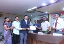 Jalgaon : ध्वज दिन निधी संकलनात जळगाव जिल्हा राज्यात आघाडीवर ध्वज दिन निधी संकलनात जळगाव जिल्हा राज्यात आघाडीवर