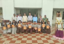 Bhagirath English School : भगीरथ इंग्लिश स्कुलमध्ये महापरिनिर्वाण दिन साजरा