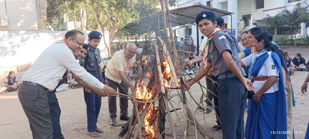 Scout-Guide Camp : भगीरथ शाळेत स्काऊट-गाईडचे शिबीर उत्साहात