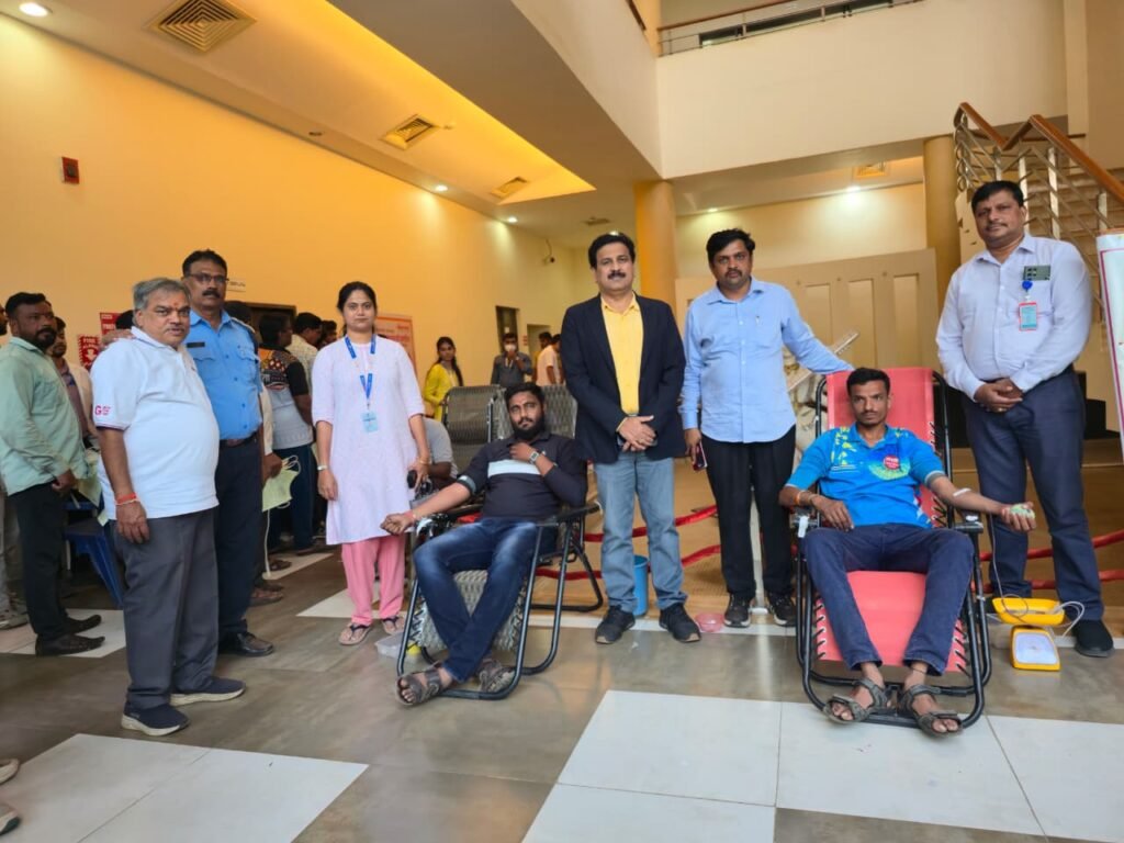 Blood Donation : ‘सुप्रीम’ कंपनीच्या २२२ कामगारांचे रक्तदान