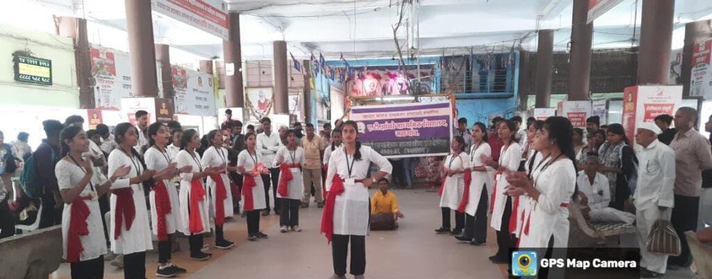 A. T. Jambare School : स्वच्छतेचा जागर : ए. टी. झांबरे विद्यालयाच्या विद्यार्थिनींचे प्रभावी पथनाट्य सादर