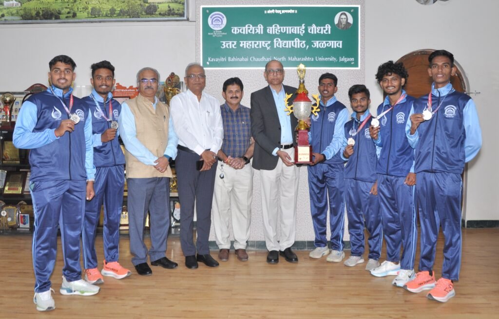 University’s Men’s Pole : विद्यापीठाच्या पुरुष मलखांब संघाने पटकावले रौप्य पदक