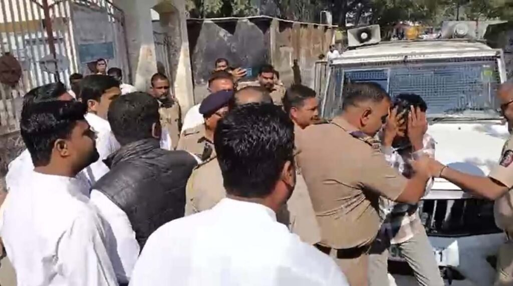 Jalgaon: Youth beaten up at polling station on charges of bogus voting in Jalgaon