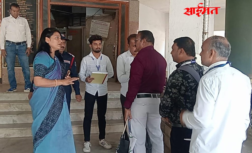 Jalgaon:महापौरने सुरू केली कर्मचाऱ्यांवर शिस्तीची मोहीम” Jalgaon: Mayor launches disciplinary campaign against employees