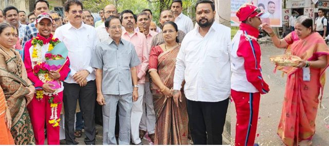 Jalgaon : खुशबू गोसावीने जळगावचा अभिमान उंचावला Jalgaon: Khushboo Gosavi made Jalgaon proud