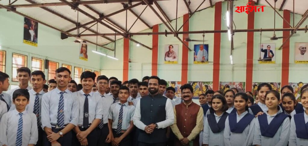Bhusawal: District Collector conducts in-depth review of Navodaya Vidyalaya facilities in Sakegaon