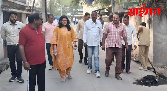 Jalgaon : स्वच्छतेवर कारवाईची चेतावणी महापौर दीपमाला काळे प्रशासनावर संताप Jalgaon: Mayor Deepmala Kale warns of action on cleanliness, anger at administration