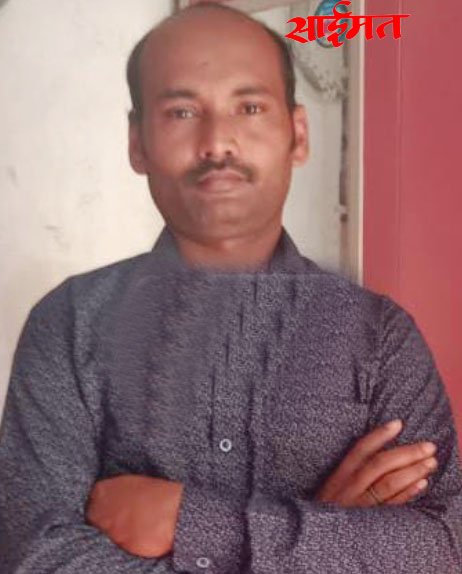 Shirsoli/Jalgaon : भरधाव पिकअपचा कहर शिरसोलीतील ३७ वर्षीय दुचाकीस्वाराचा जागीच मृत्यू Shirsoli/Jalgaon: A speeding pickup truck caused havoc. A 37-year-old bike rider from Shirsoli died on the spot.