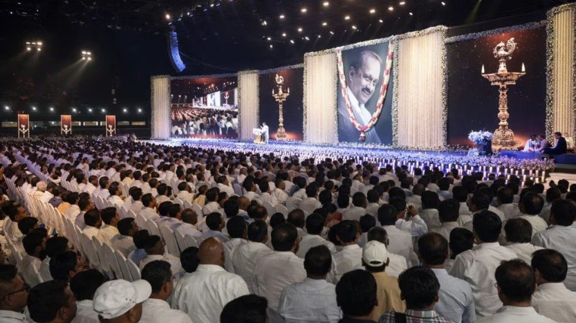 ‘जाते जाते तुमने, आवाज़ तो दी होगी…’ अजितदादांच्या शोकसभेत सर्वपक्षीय नेत्यांचे अश्रू अनावर; वरळी डोममध्ये भावनांचा पूर