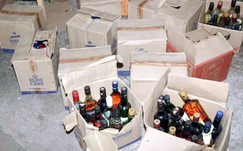 Bhusawal:साकरीत पोलिसांची धडक कारवाई; अवैध दारू पकडली