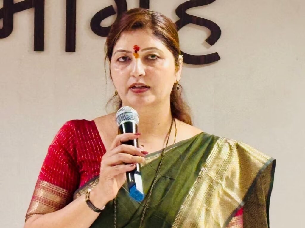 Rupali Chakankar : “भोंदूबाबा प्रकरणाचा मोठा धक्का; रुपाली चाकणकरांच्या राजीनाम्यावर शिक्कामोर्तब?” /rupali-chakankar-resignation-ashok-kharat-case-cm-orders-maharashtra