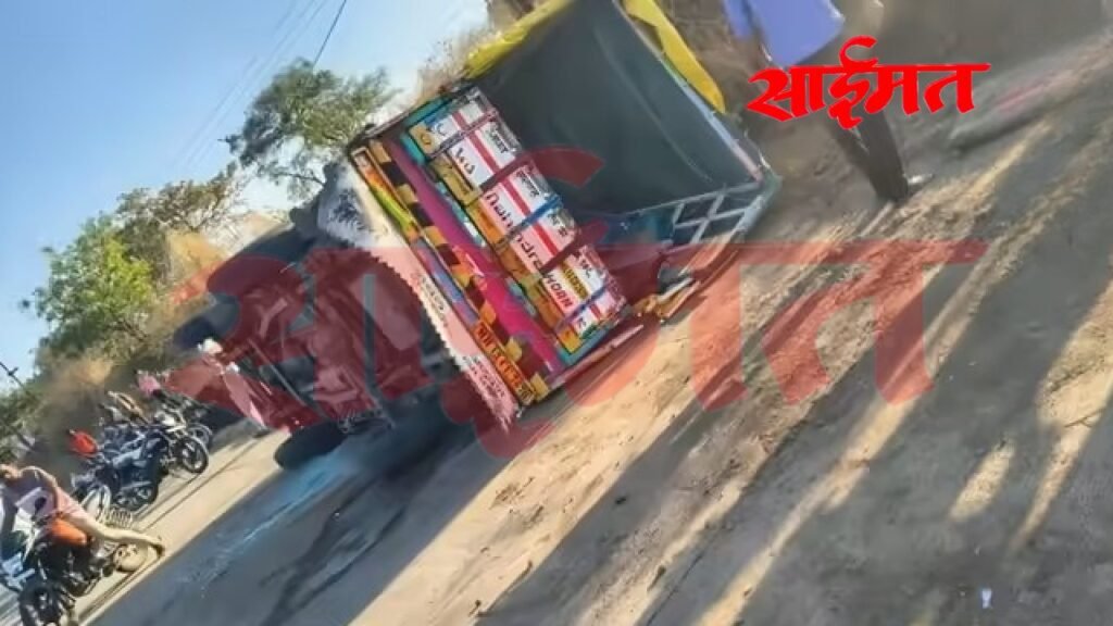 Accident : दर्शनासाठी निघालेल्या वाहनाच्या अपघातात दोन अल्पवयीनांचा मृत्यू, 16 जखमी