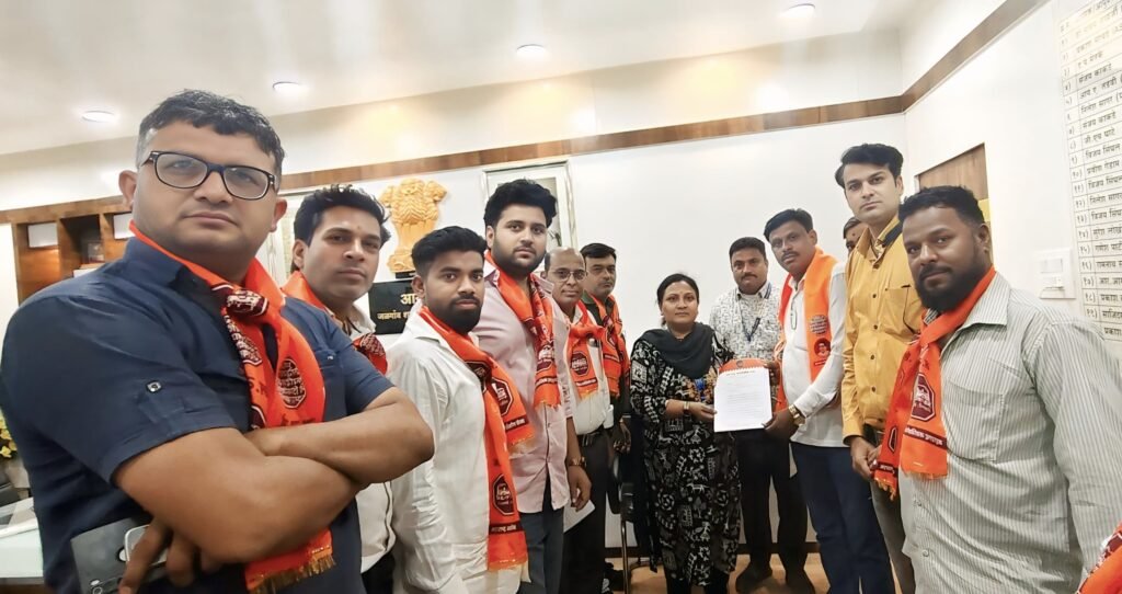 jalgaon-mns-protest-encroachment-bias-hawkers-zone-demand