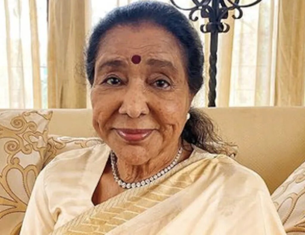 Asha Bhosle : सुरांची मलिका हरपली आशा भोसले यांचा अखेरचा निरोप