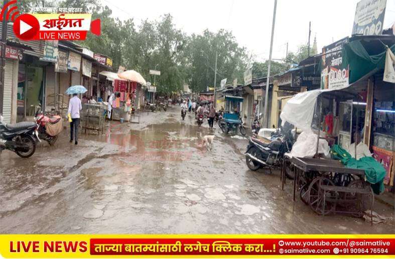 रस्त्यात खड्डे की खड्ड्यात रस्ता?; भडगावच्या मुख्य मार्गाची दुरवस्था